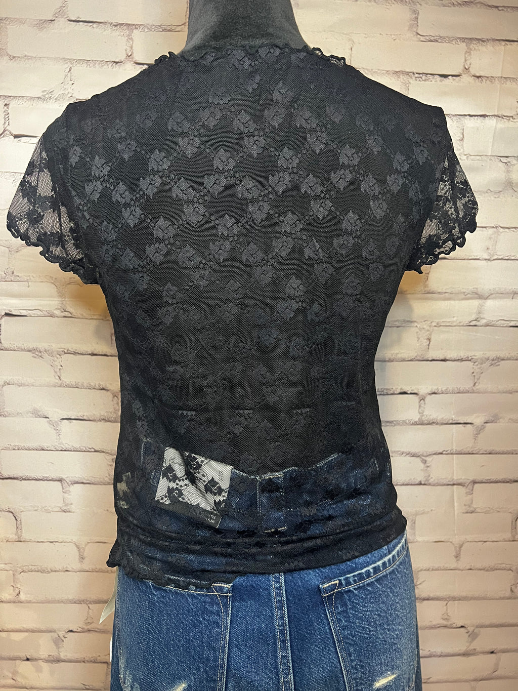 Sweetheart Neckline Cabbage Hem Lace Sheer Back Top